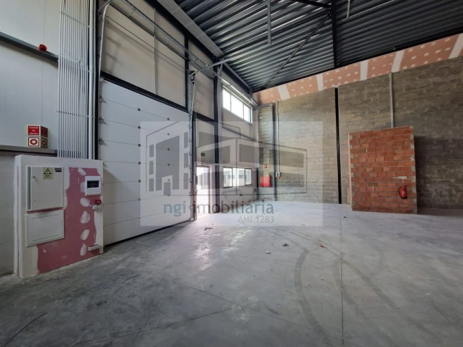 Loja para Arrendamento em Alverca do Ribatejo e Sobralinho Foto 3