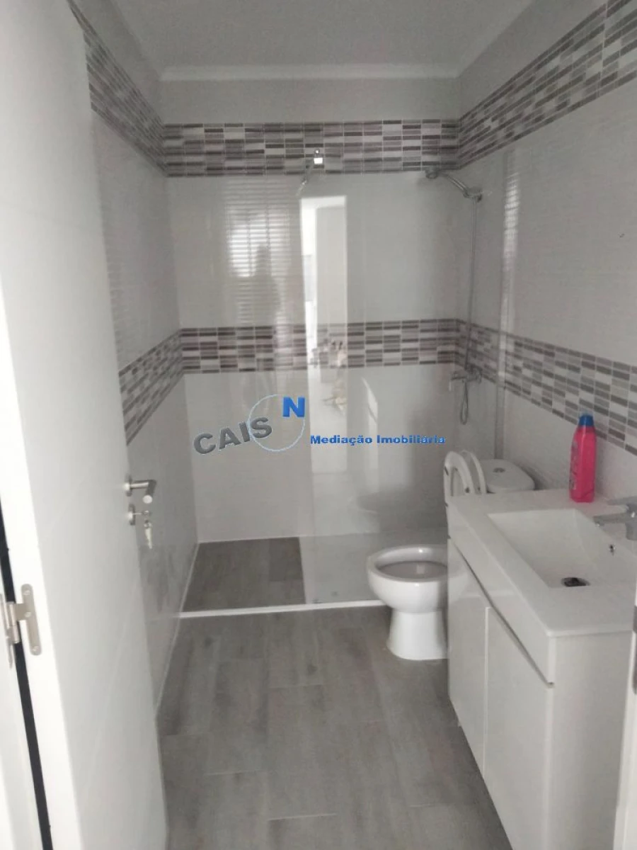 Apartamento T2 para Venda em Peso da Régua e Godim Foto 24