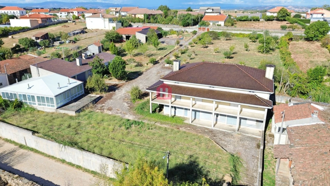 Moradia T4 para Venda em Parada e Faílde Foto 7