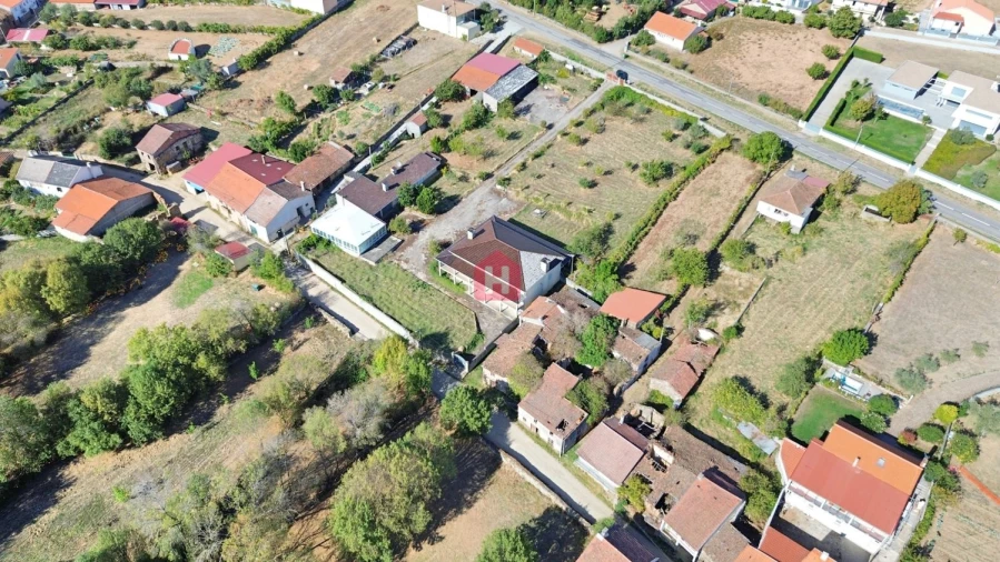 Moradia T4 para Venda em Parada e Faílde Foto 3