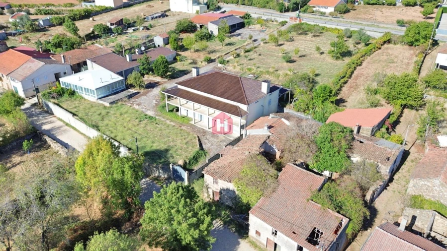 Moradia T4 para Venda em Parada e Faílde Foto 4