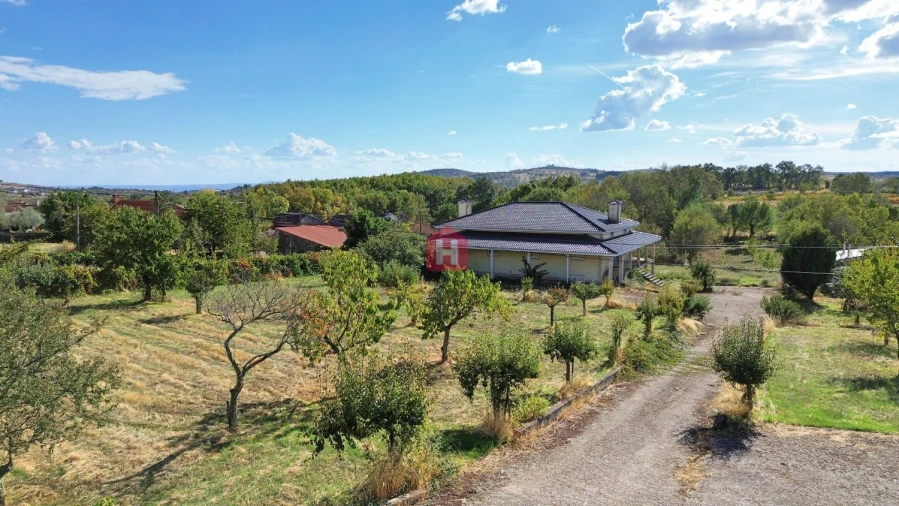 Moradia T4 para Venda em Parada e Faílde Foto 1