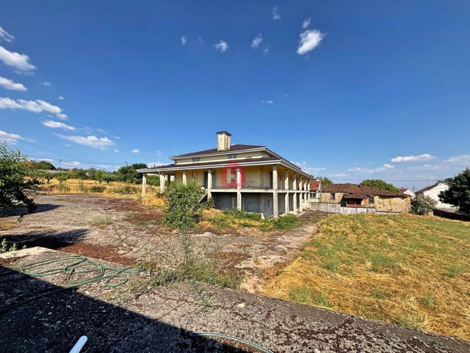 Moradia T4 para Venda em Parada e Faílde Foto 43