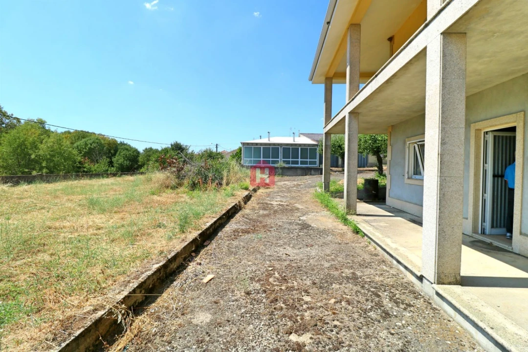 Moradia T4 para Venda em Parada e Faílde Foto 28