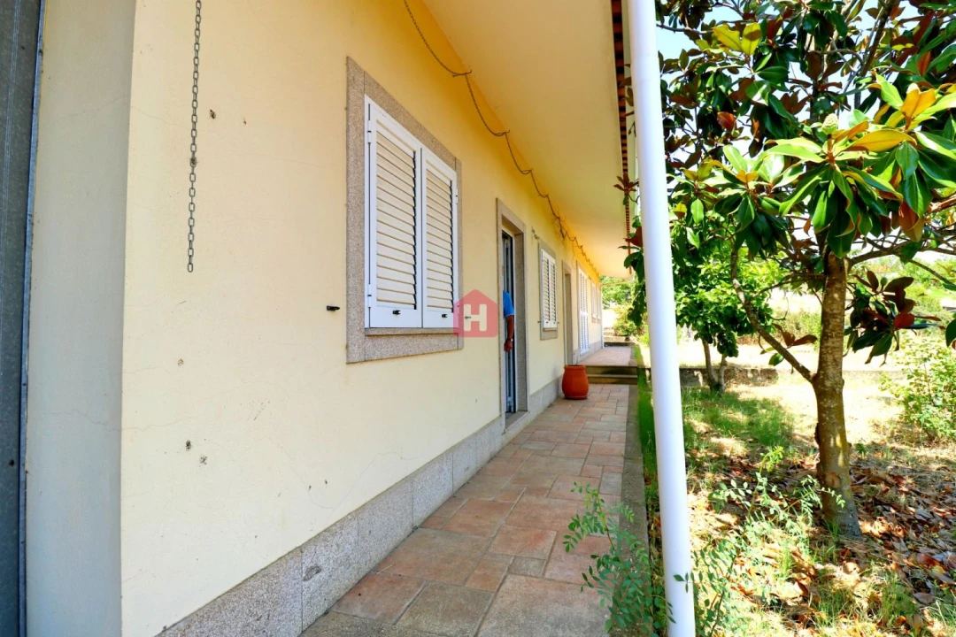 Moradia T4 para Venda em Parada e Faílde Foto 19