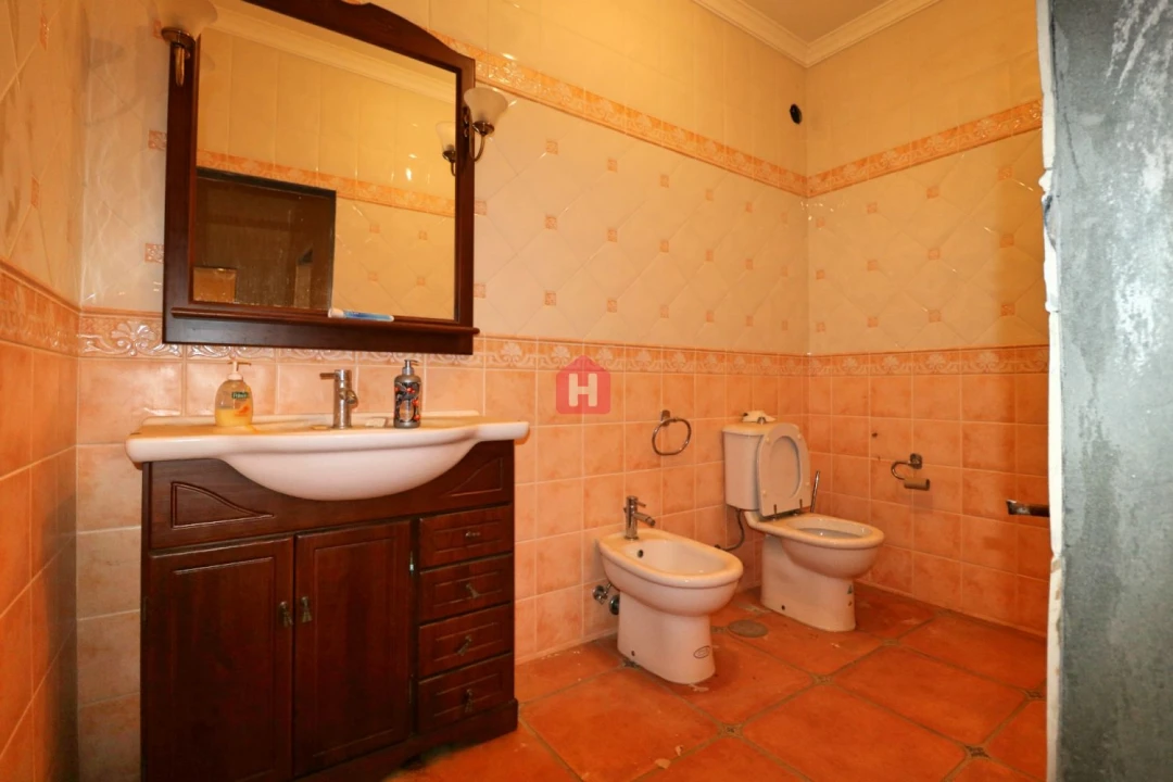 Moradia T4 para Venda em Parada e Faílde Foto 32