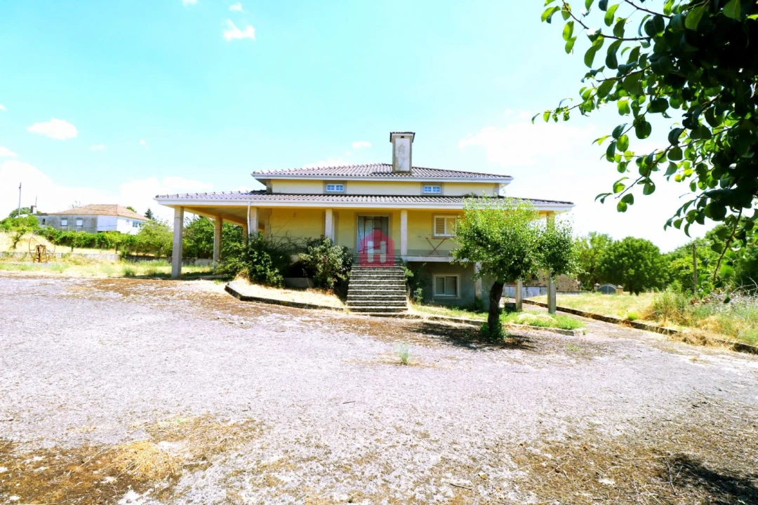 Moradia T4 para Venda em Parada e Faílde Foto 18