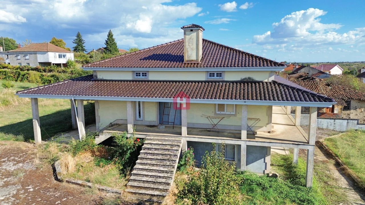 Moradia T4 para Venda em Parada e Faílde Foto 15