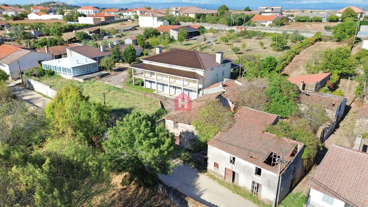 Moradia T4 para Venda em Parada e Faílde Foto 5