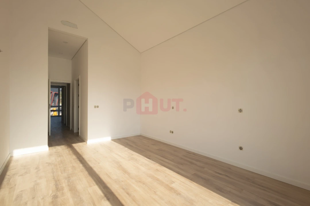 Moradia T3 para Venda em Guilhufe e Urrô Foto 45