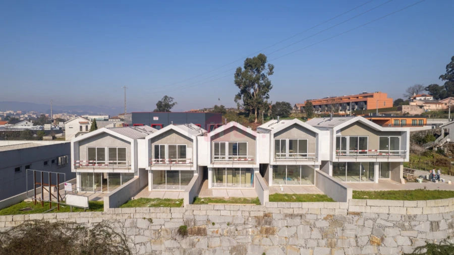 Moradia T3 para Venda em Guilhufe e Urrô Foto 6