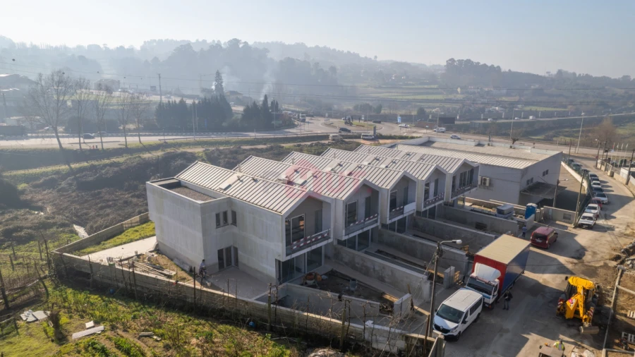 Moradia T3 para Venda em Guilhufe e Urrô Foto 4