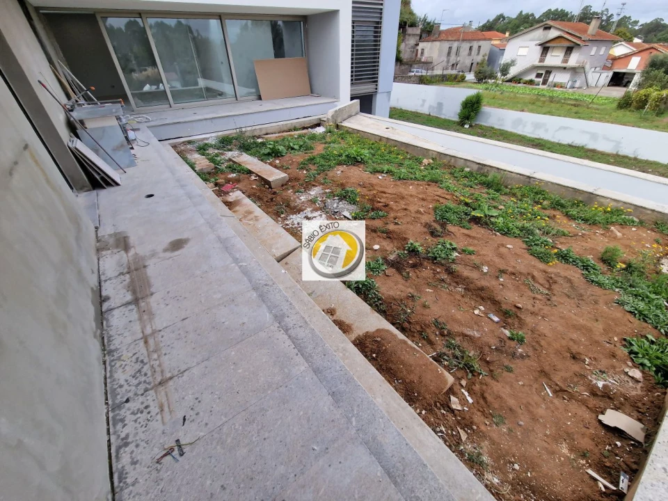 Moradia T4 para Venda em Argoncilhe Foto 32