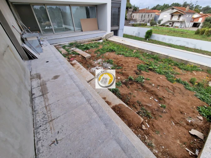 Moradia T4 para Venda em Argoncilhe Foto 32