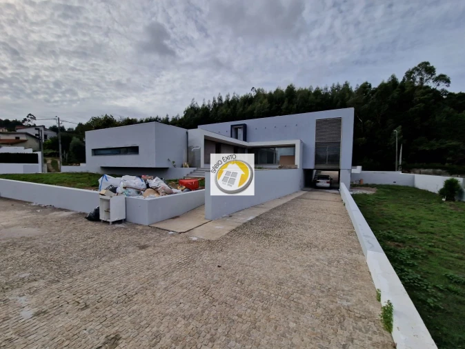 Moradia T4 para Venda em Argoncilhe Foto 34