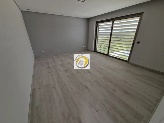 Moradia T4 para Venda em Argoncilhe Foto 18