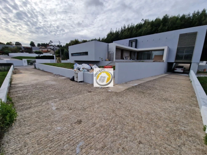 Moradia T4 para Venda em Argoncilhe Foto 36