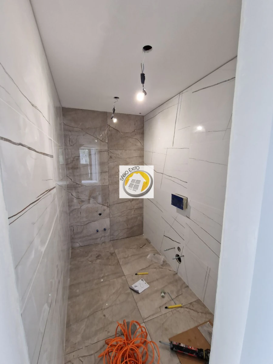 Moradia T4 para Venda em Argoncilhe Foto 7