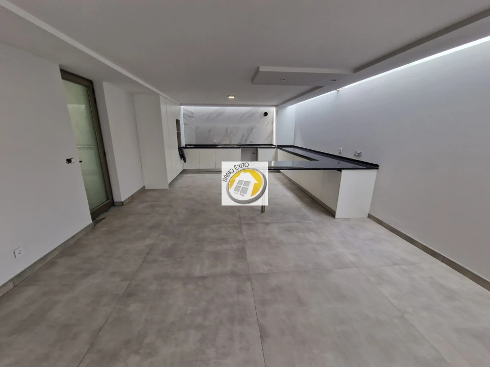 Moradia T4 para Venda em Argoncilhe Foto 3