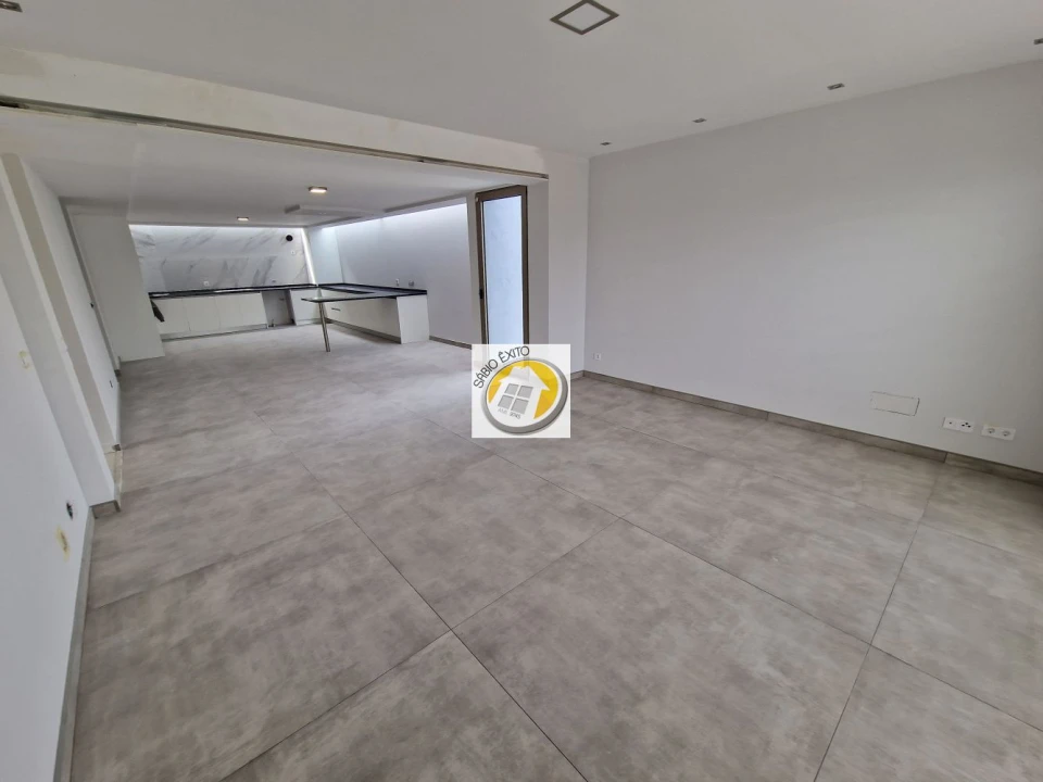 Moradia T4 para Venda em Argoncilhe Foto 12