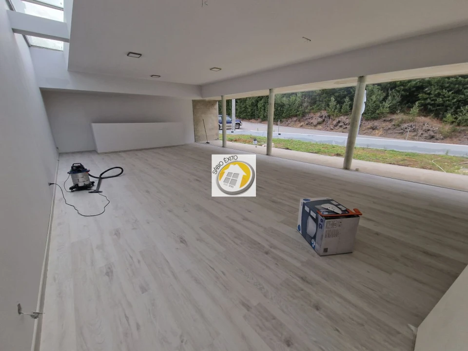 Moradia T4 para Venda em Argoncilhe Foto 9