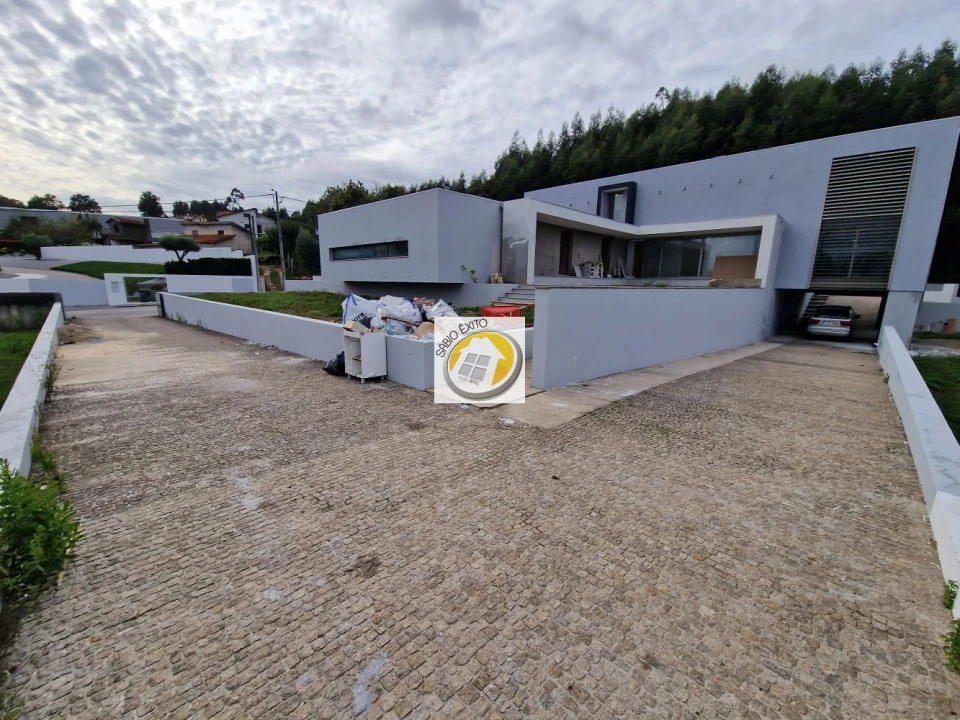 Moradia T4 para Venda em Argoncilhe Foto 36