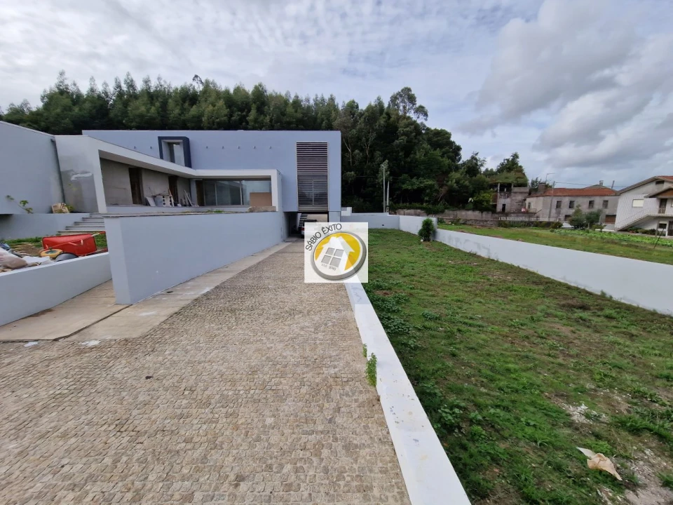 Moradia T4 para Venda em Argoncilhe Foto 35