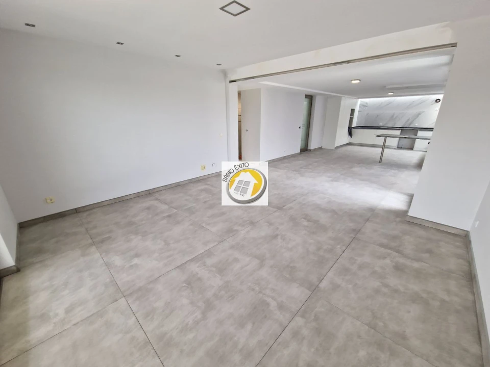 Moradia T4 para Venda em Argoncilhe Foto 13