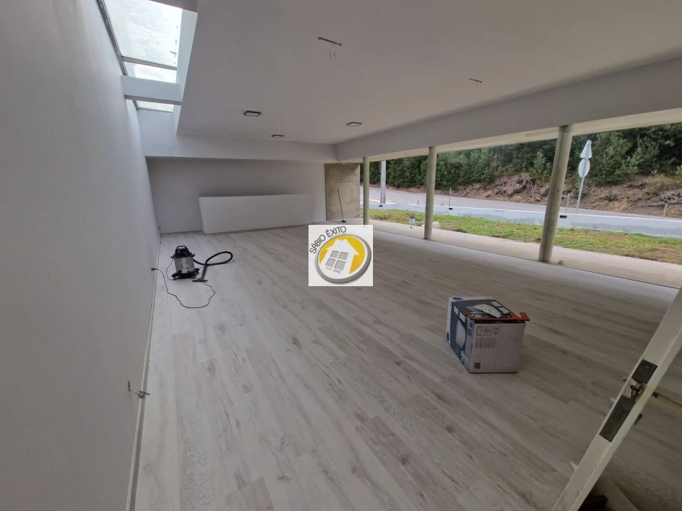 Moradia T4 para Venda em Argoncilhe Foto 8