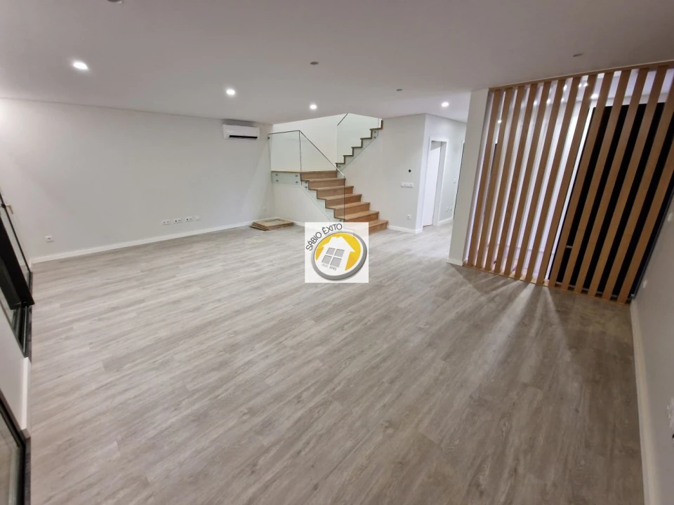 Moradia T4 para Venda em Anta e Guetim Foto 2