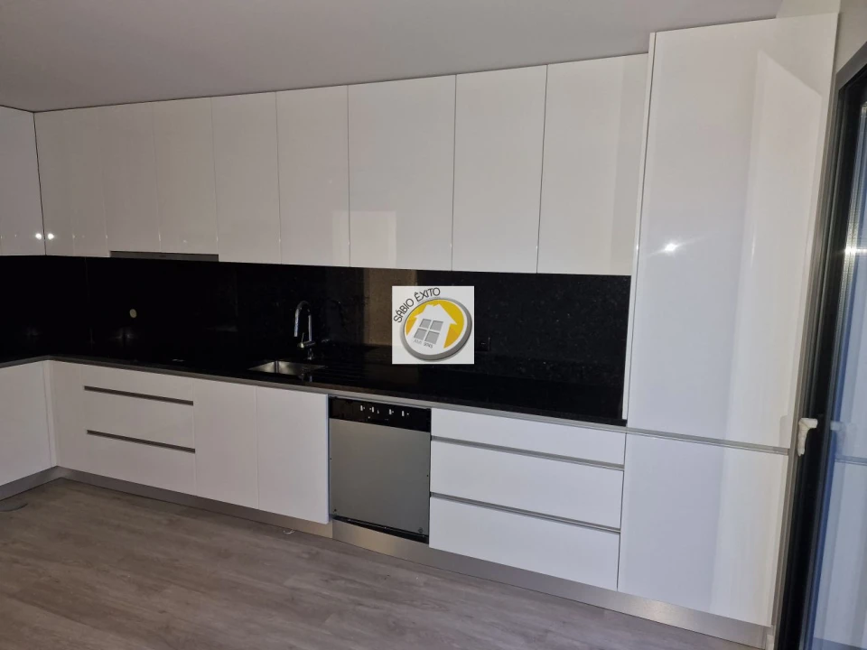 Moradia T4 para Venda em Anta e Guetim Foto 6