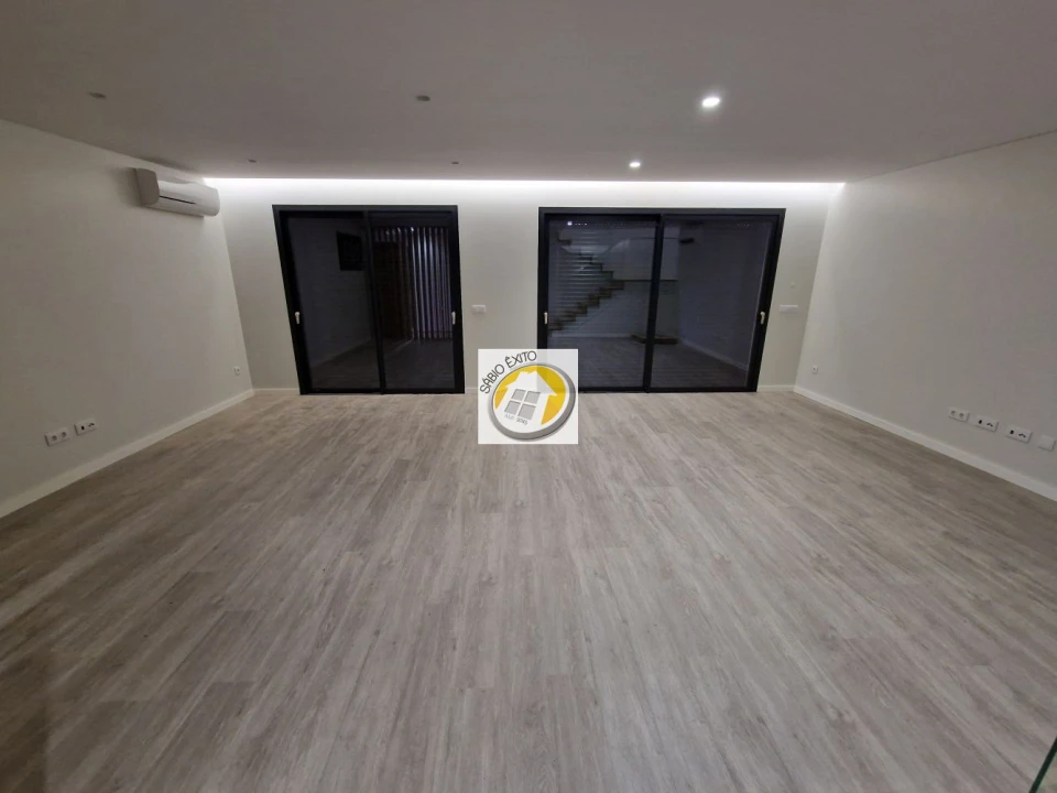 Moradia T4 para Venda em Anta e Guetim Foto 3