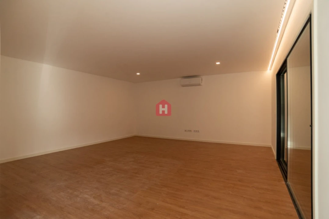 Apartamento T3 para Venda em Pombeiro de Ribavizela Foto 21