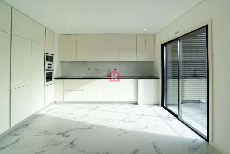 Apartamento T3 para Venda em Pombeiro de Ribavizela Foto 10