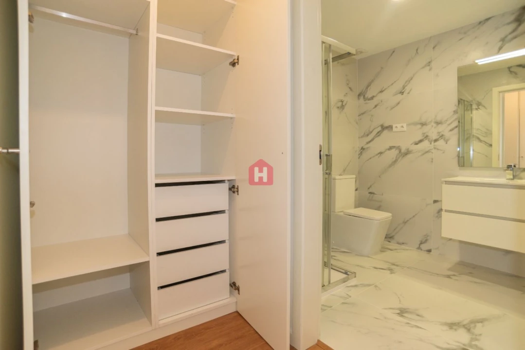 Apartamento T3 para Venda em Pombeiro de Ribavizela Foto 11