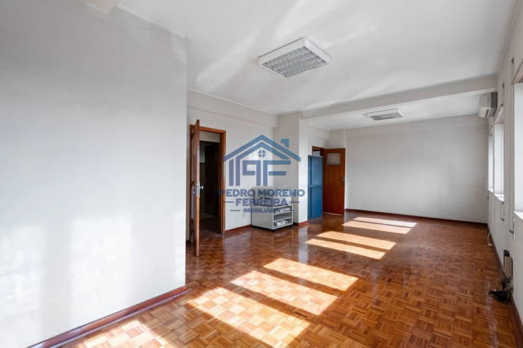Apartamento T3 para Venda em Covilhã e Canhoso Foto 4