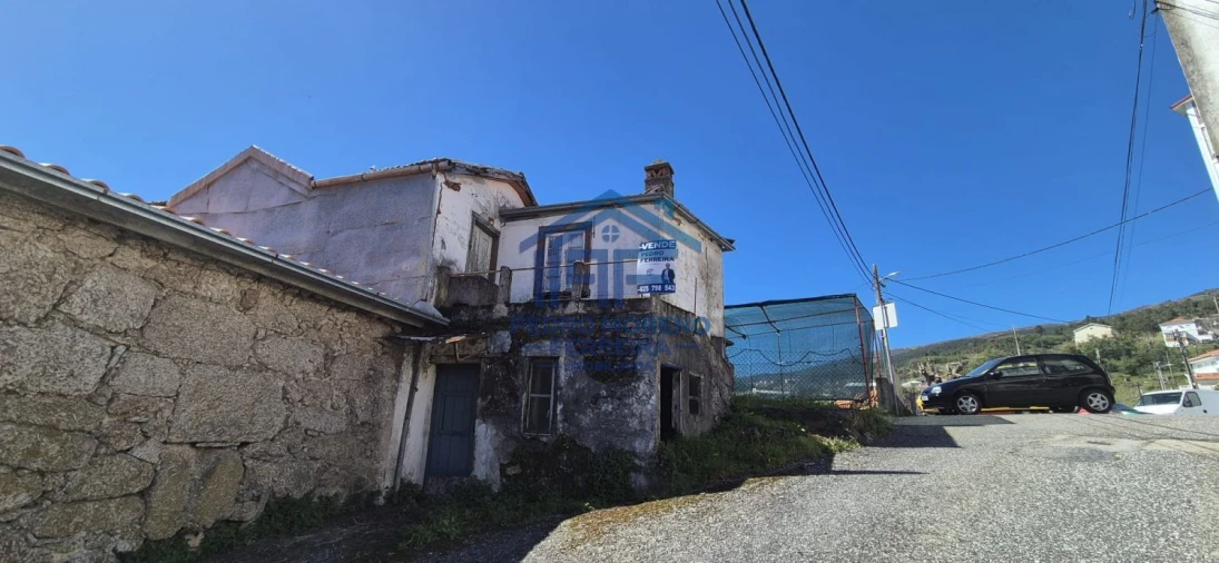 Moradia T4 para Venda em Cantar-Galo e Vila do Carvalho