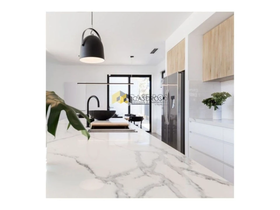 Apartamento T4 para Venda em Quelfes Foto 3