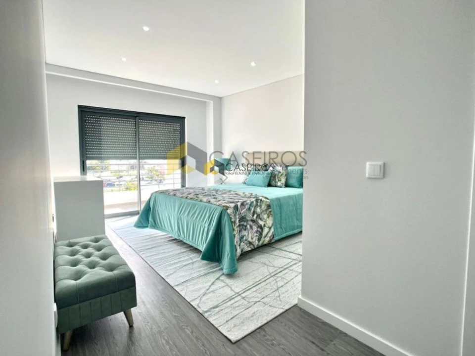 Apartamento T2 para Venda em Quelfes Foto 6