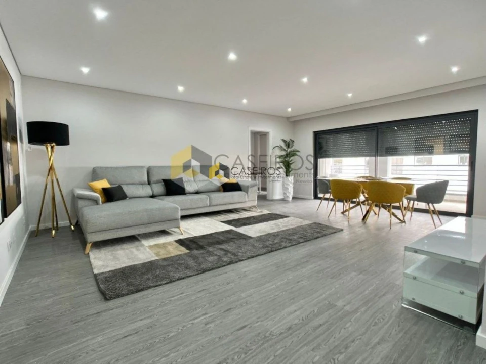 Apartamento T2 para Venda em Quelfes Foto 8