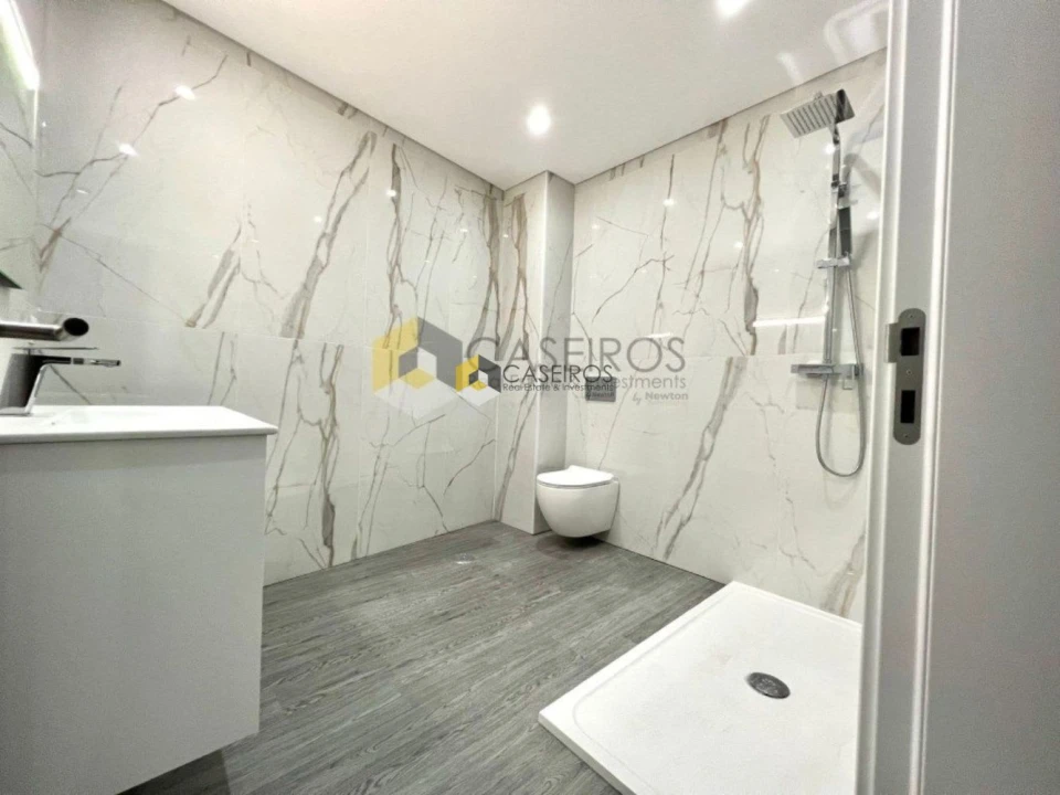 Apartamento T2 para Venda em Quelfes Foto 34