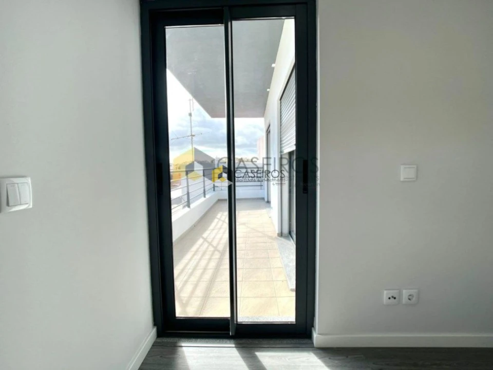 Apartamento T2 para Venda em Quelfes Foto 39