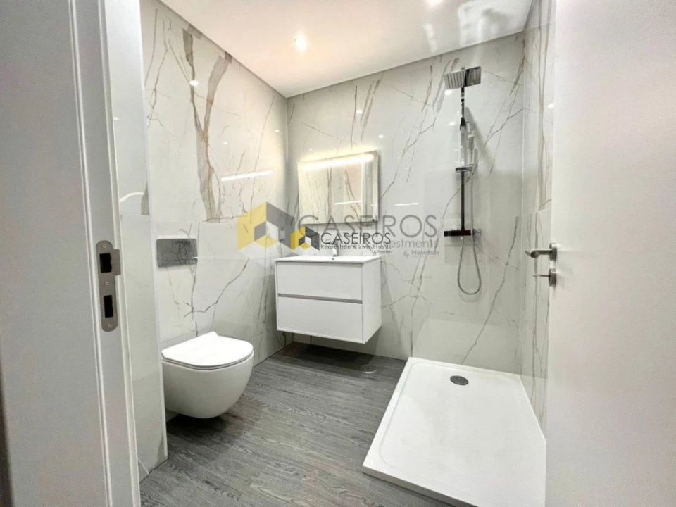 Apartamento T2 para Venda em Quelfes Foto 35