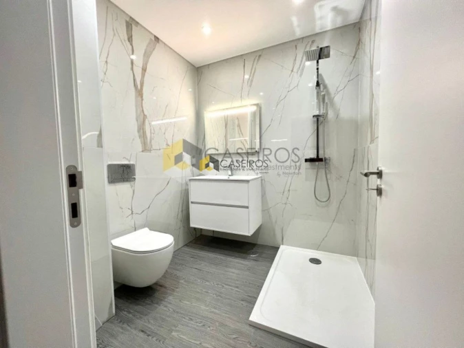 Apartamento T3 para Venda em Quelfes Foto 28