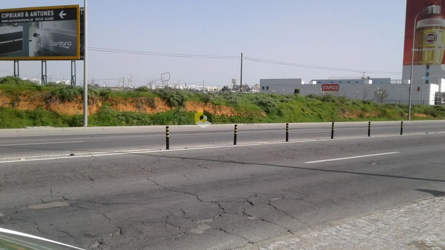 Terreno para Venda em Faro (Sé e São Pedro) Foto 1