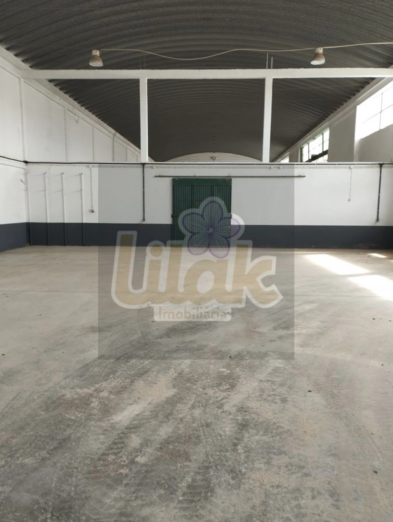 Loja para Arrendamento em Almeirim Foto 3