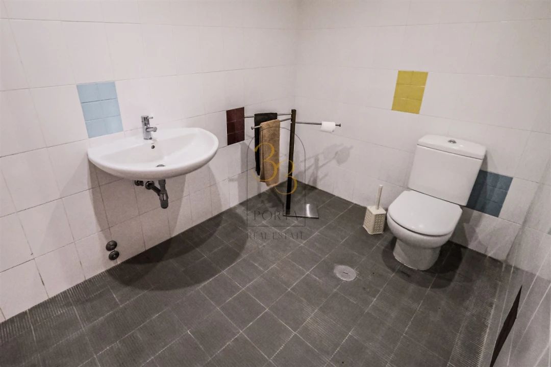 Moradia T4 para Venda em Feteira Foto 41