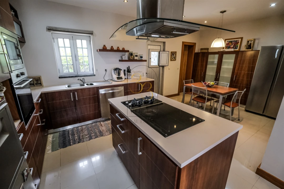 Moradia T4 para Venda em Feteira Foto 3