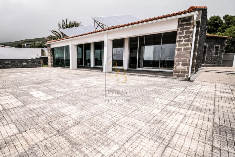 Moradia T4 para Venda em Feteira Foto 21