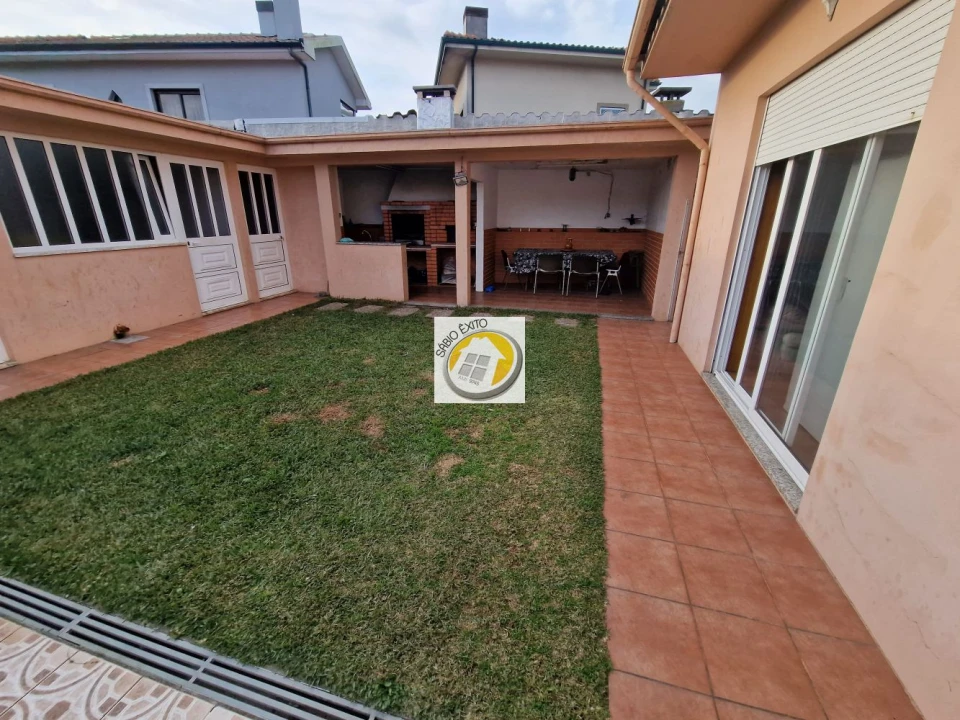 Moradia T4 para Venda em Argoncilhe Foto 38